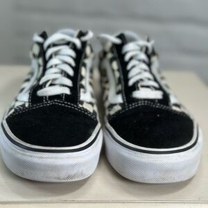 Old Skool Checkerboard Vans. Mens size 6. Women’s size 7.5.